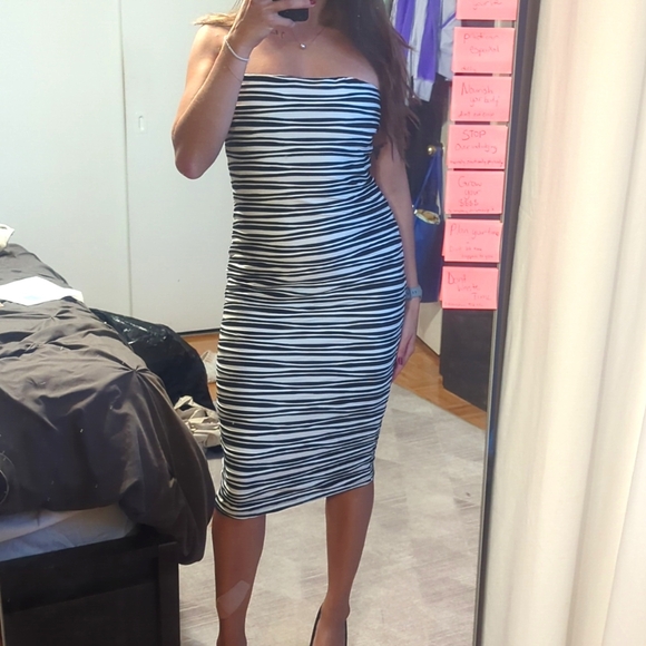 BNWT bebe bodycon dress very flattering - Picture 1 of 4